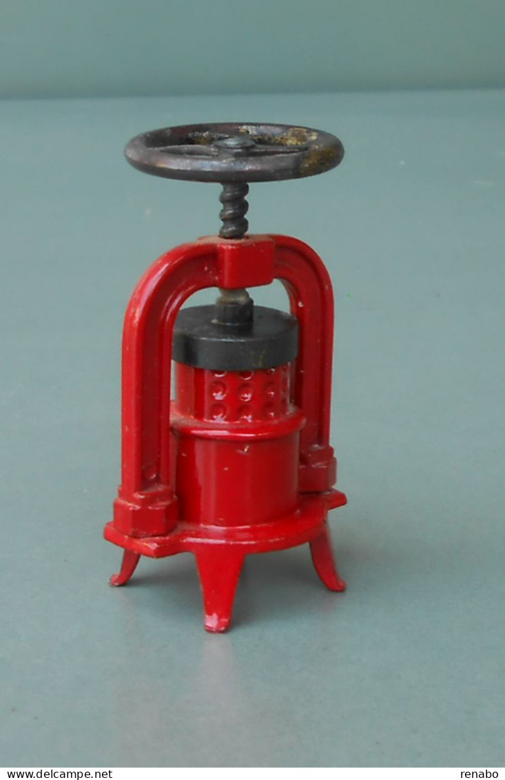 Red Fruit Press, Old Made In Hong Kong. Temperamatite, Pencil-sharpener, Taille Crayon, Anspitzer. Never Used. - Other & Unclassified