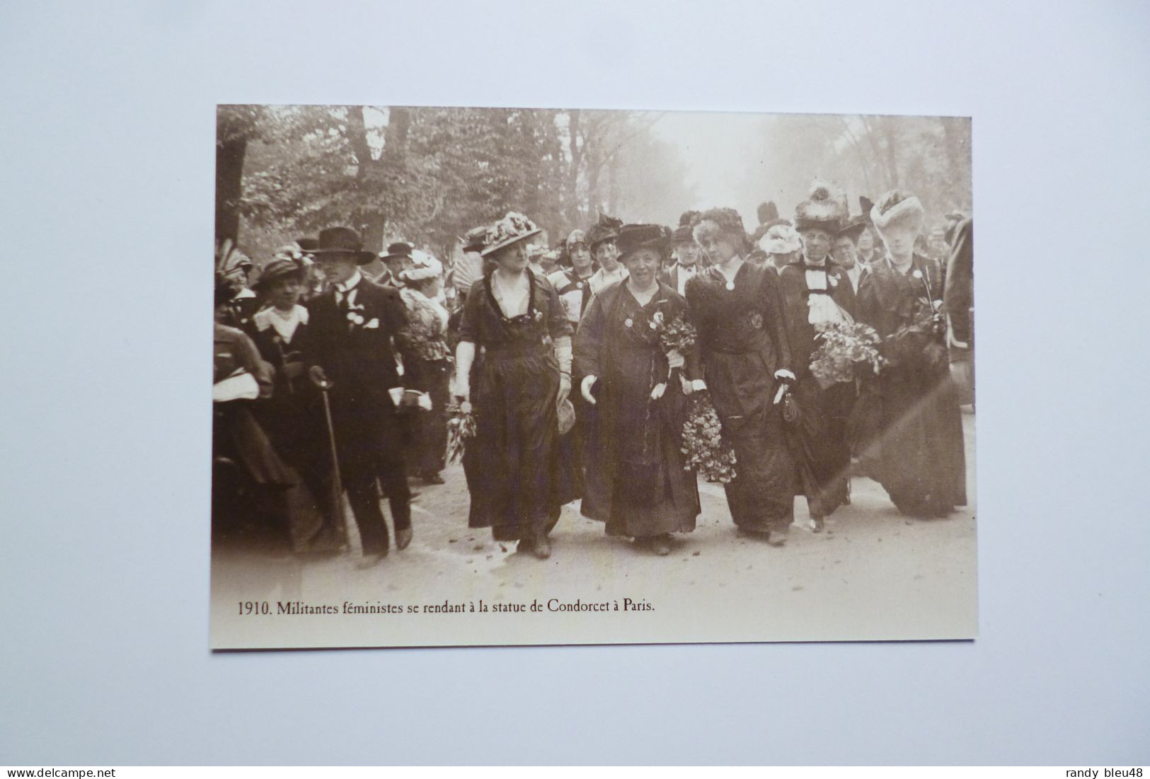 PARIS  -  Condorcet  -  Militantes Féministes Se Rendant à La Statue De Condorcet    ( 1910 )   -  Edition Atlas  - - Manifestations