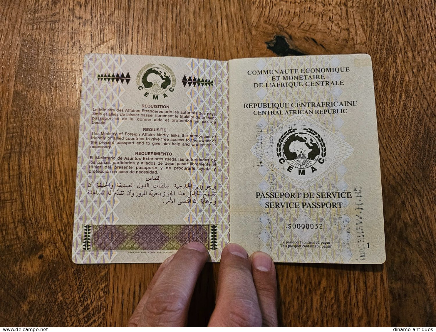 2004 Central African Republic Official Passport Passeport De Service - Documenti Storici