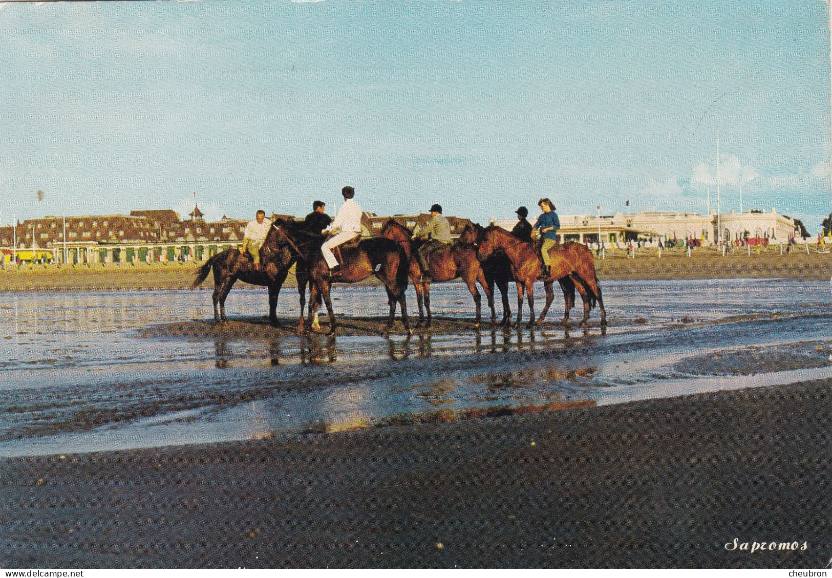 14. DEAUVILLE. CPSM. PROMENAE A CHEVAL SUR LA PLAGE. EQUITATION. ANNEE 1969. + TEXTE - Deauville