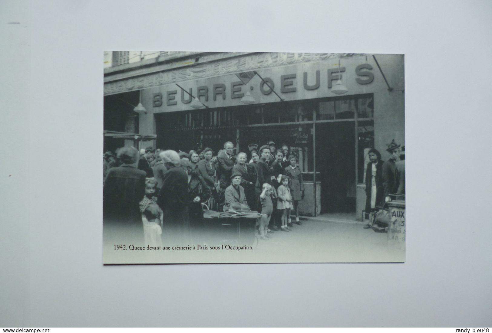 PARIS  -  Queue Devant Une Cremerie Sous L'Occupation   ( 1942 )  Edition ATLAS - Guerra 1939-45