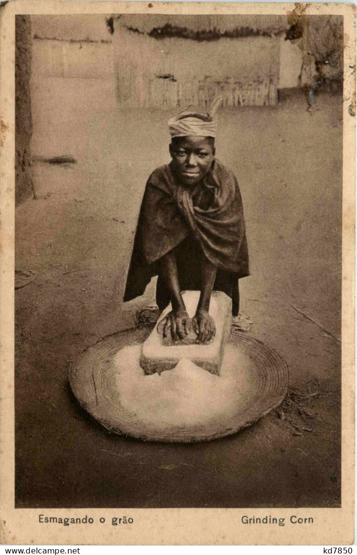 Angola - Grinding Corn - Angola