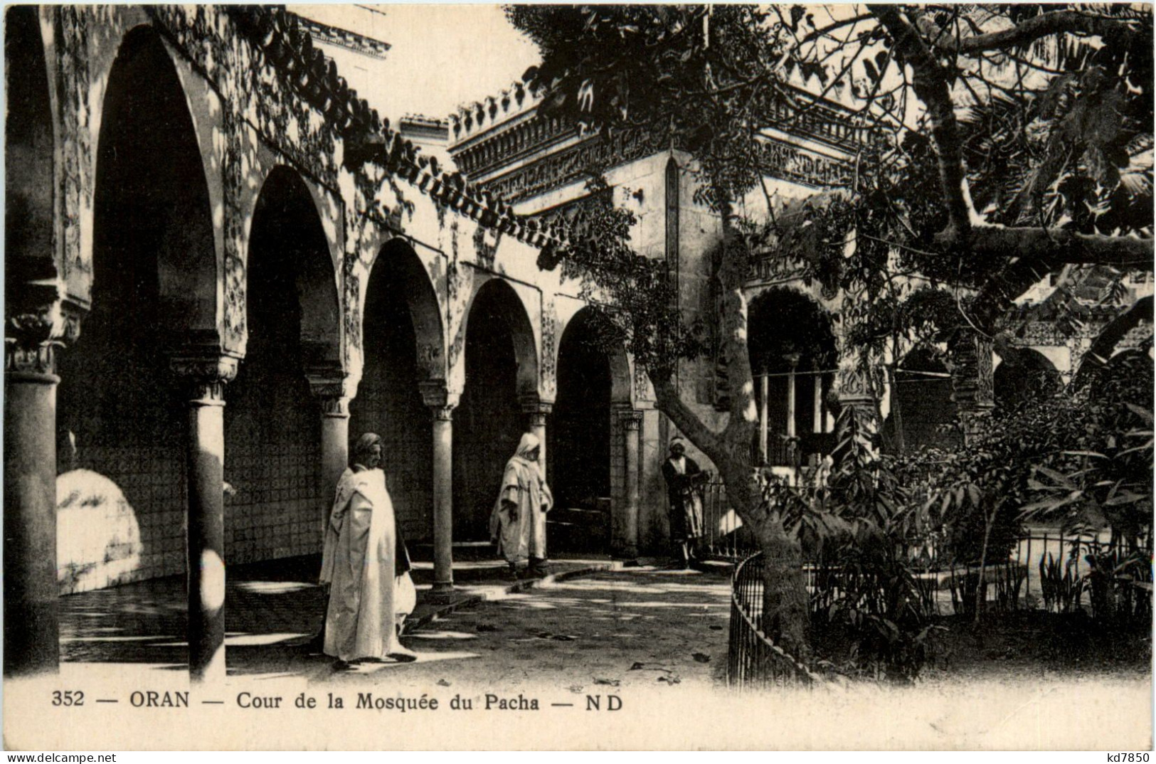 Oran, Cour De La Mosquee Du Pacha - Oran