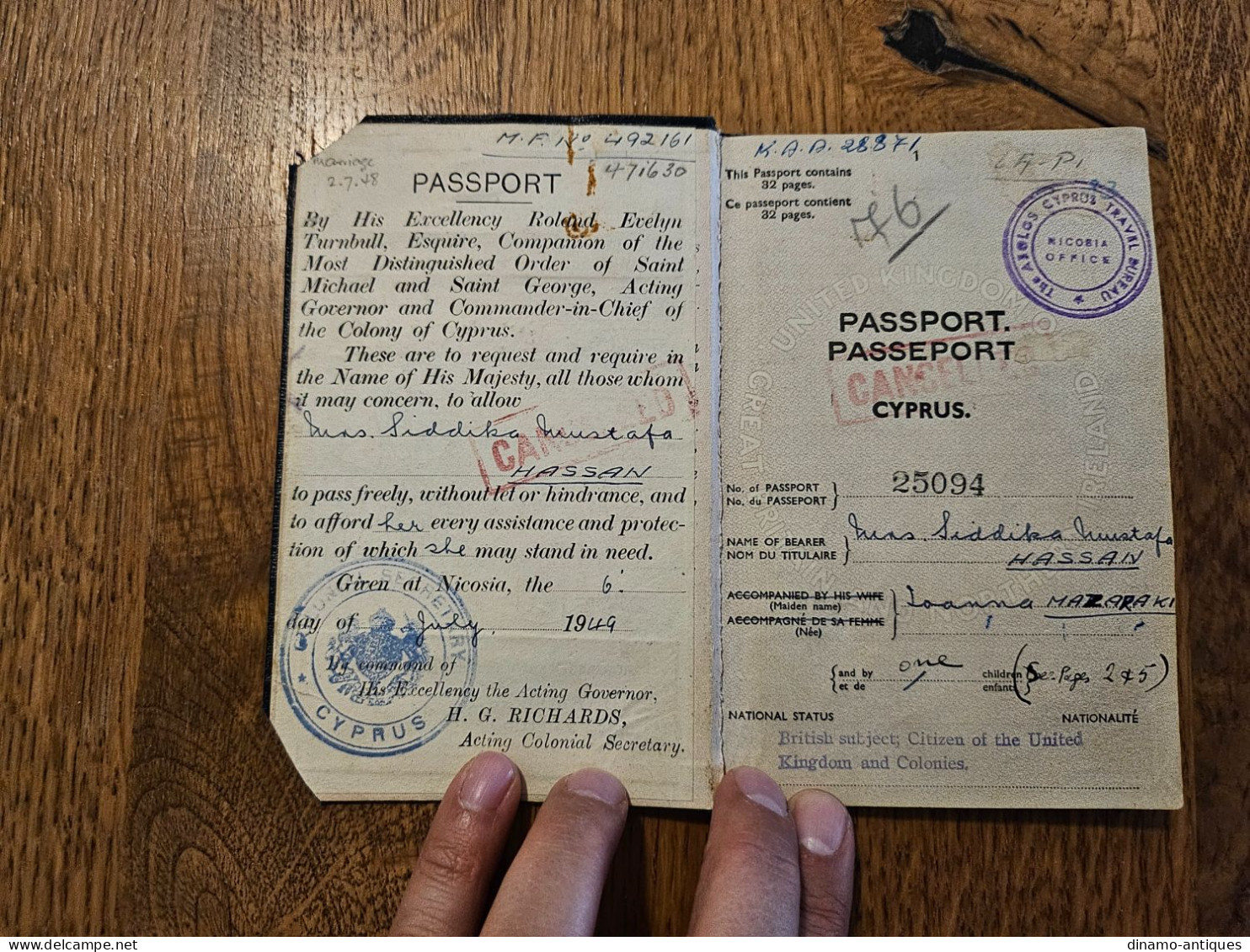 1949 Colony Cyprus Passport Passeport - Travel To Lebanon Egypt Turkey Syria Greece Iraq Sudan Eritrea Revenues Fiscal - Historische Documenten