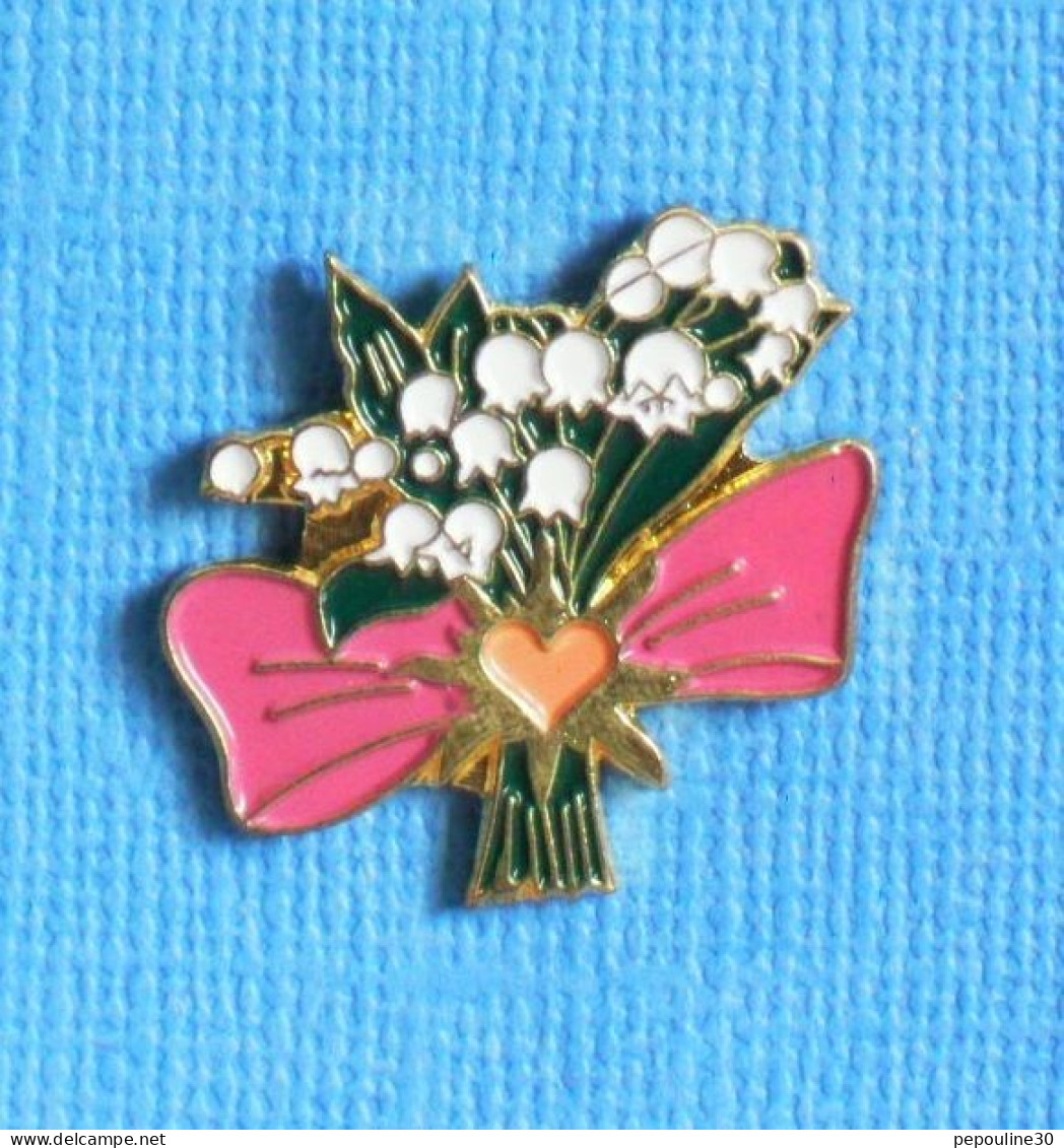 1 PIN'S //  ** LE MUGUET / PORTE-BONHEUR 1er MAI ** . (Marvin) - Perfumes