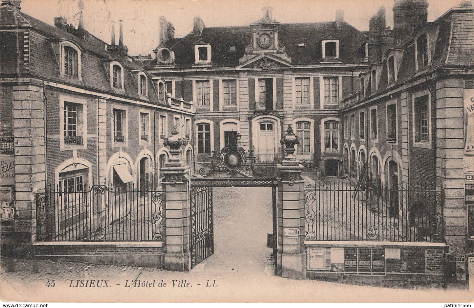 Lisieux L'hotel De Ville - Lisieux
