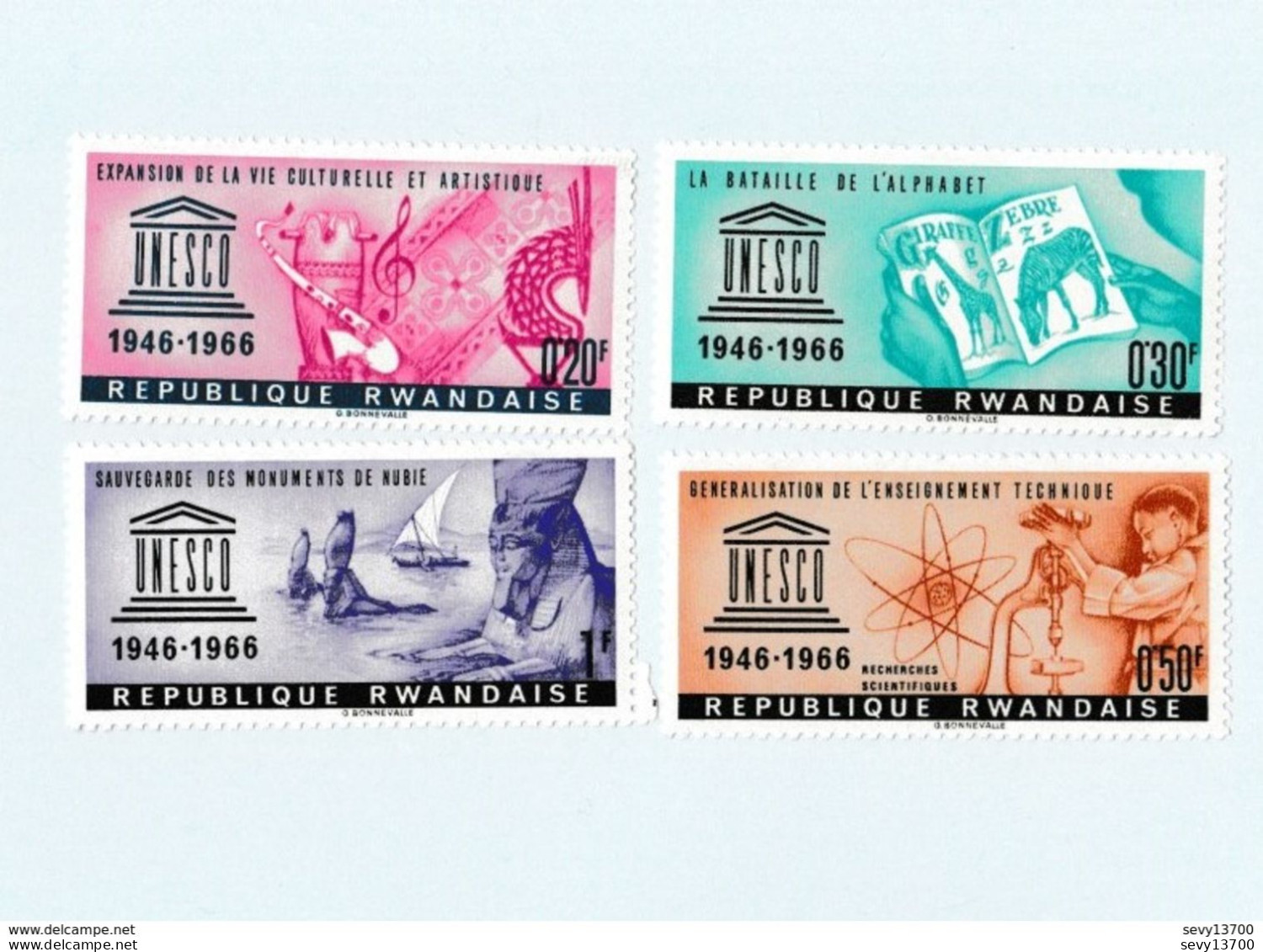 République Rwandaise Lot De 8 Timbres Neufs Anniversaire De La Mort De Roosevelt - UNESCO - Sammlungen