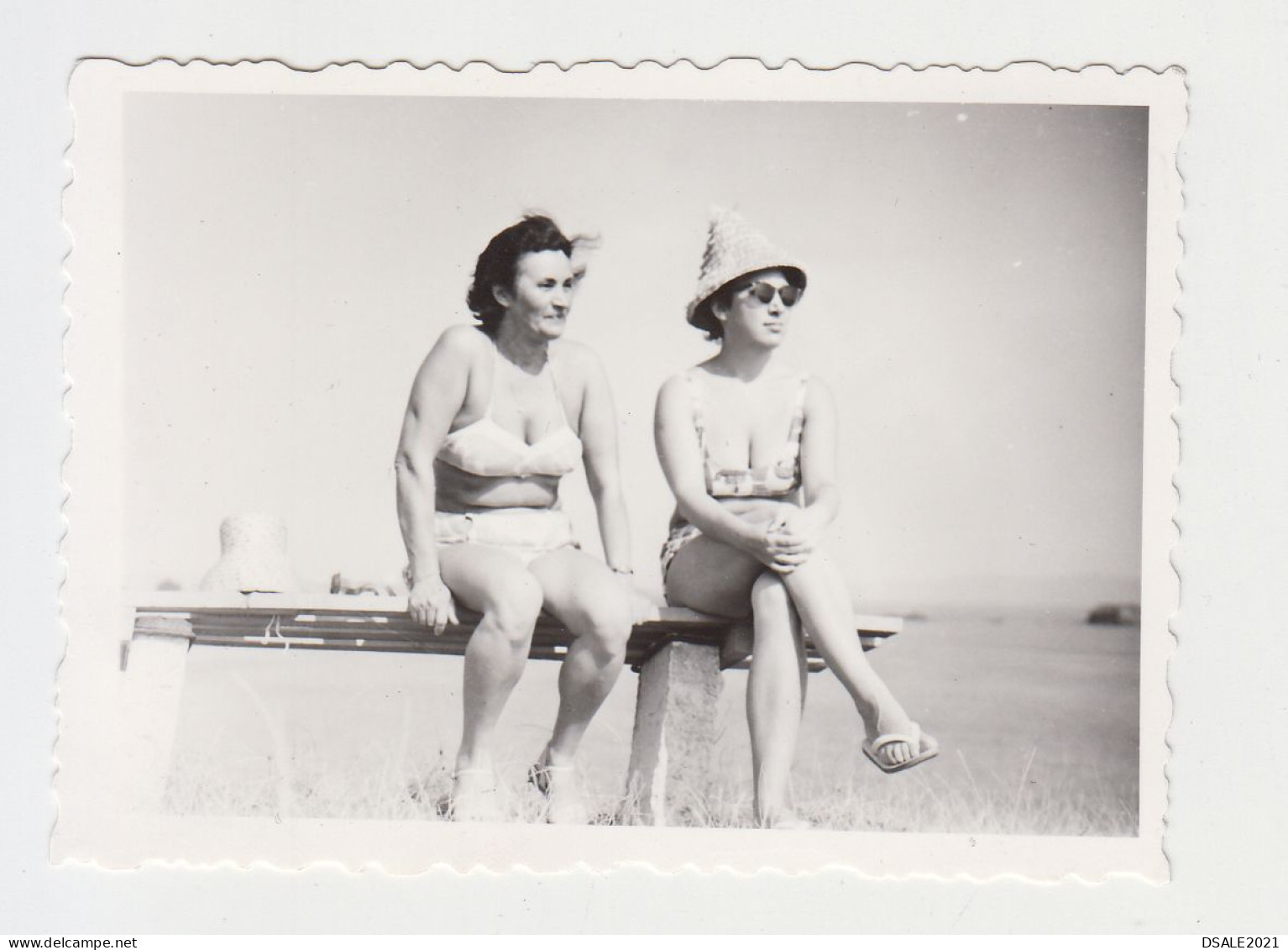 Two Women With Swimwear, Summer Beach Portrait, Pin-up Vintage Orig Photo 8.6x6.2cm. (26789) - Pin-up