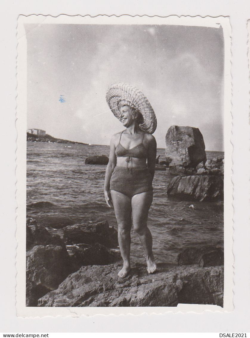 Woman With Swimwear And Straw Hat, Summer Beach Pose, Pin-up Vintage Orig Photo 6.2x8.4cm. (55317) - Pin-up