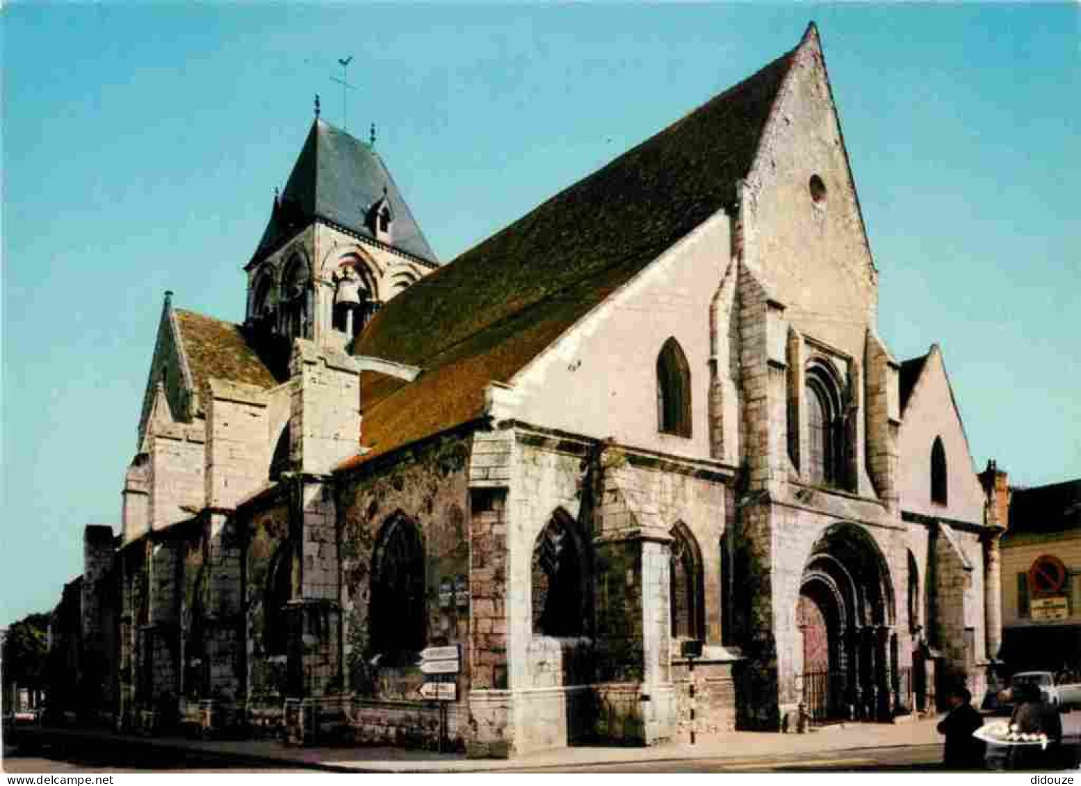 91 - Etampes - Eglise Saint Basile - CPM - Voir Scans Recto-Verso - Etampes
