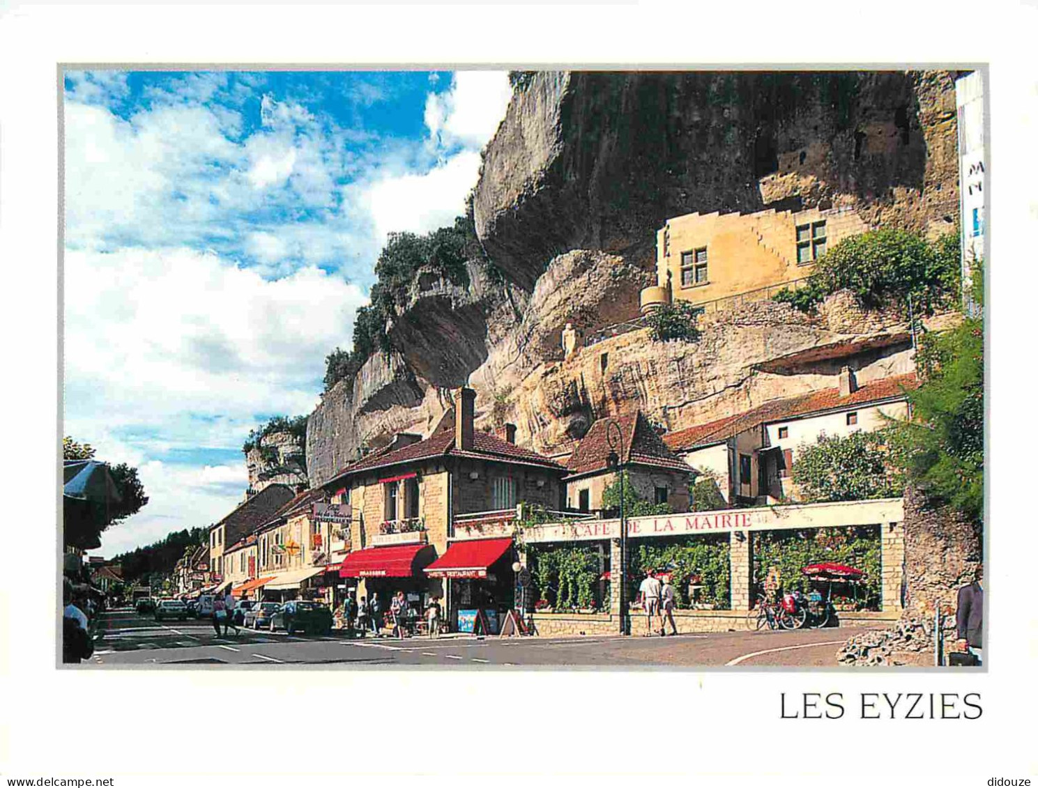 24 - Les Eyzies - A L'abri Sous Les Rochers La Rue Marchande - CPM - Voir Scans Recto-Verso - Les Eyzies