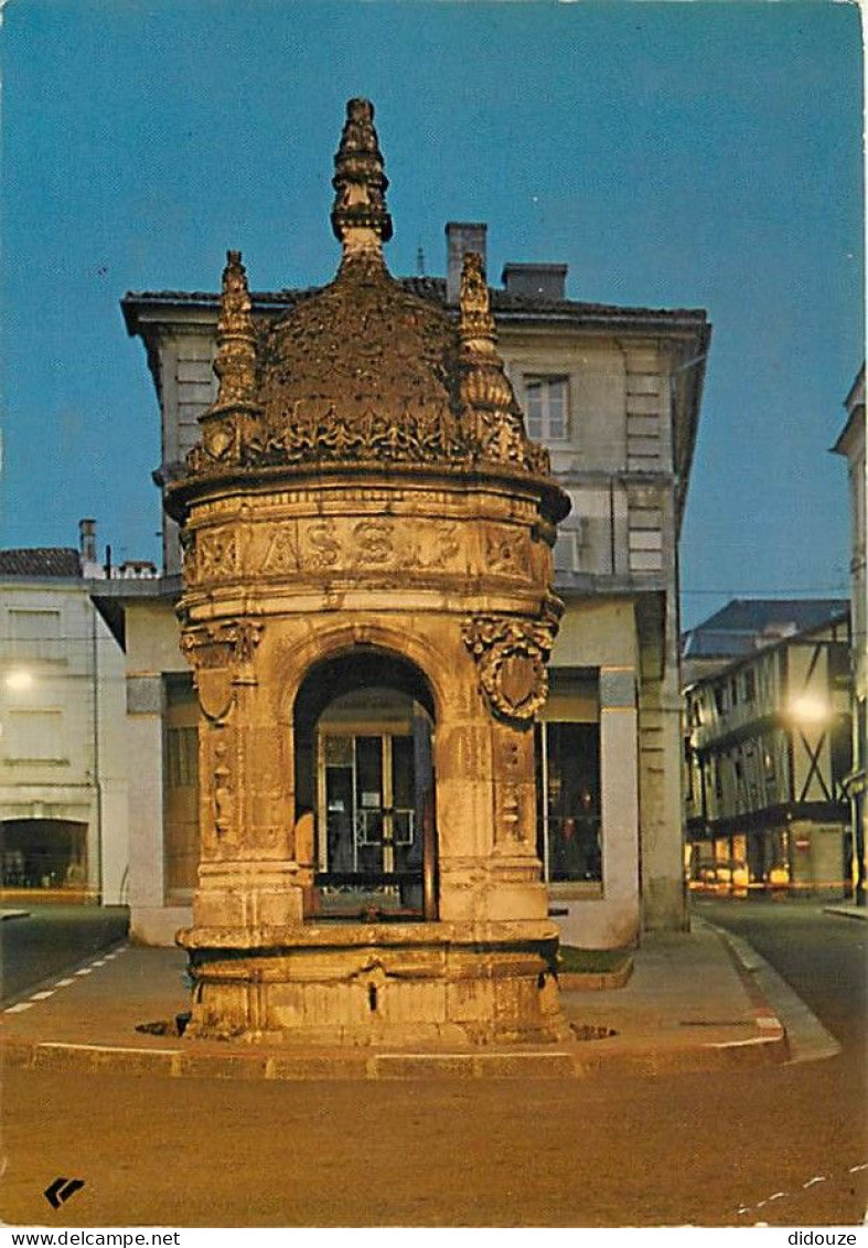 17 - Saint Jean D'Angély - Fontaine Du Pilori - Etat Pli Visible - CPM - Voir Scans Recto-Verso - Saint-Jean-d'Angely