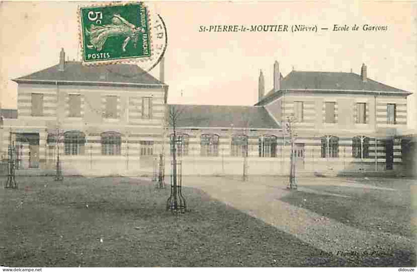 58 - Saint Pierre Le Moutier - Ecole Des Garçons - CPA - Voir Scans Recto-Verso - Saint Pierre Le Moutier