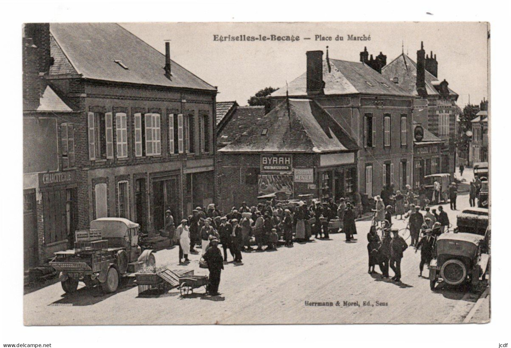 89 EGRISELLES LE BOCAGE - Place Du Marché - Edit Herrmann Et Morel 1928 - Automobiles - Très Animée - Publicités - Egriselles Le Bocage