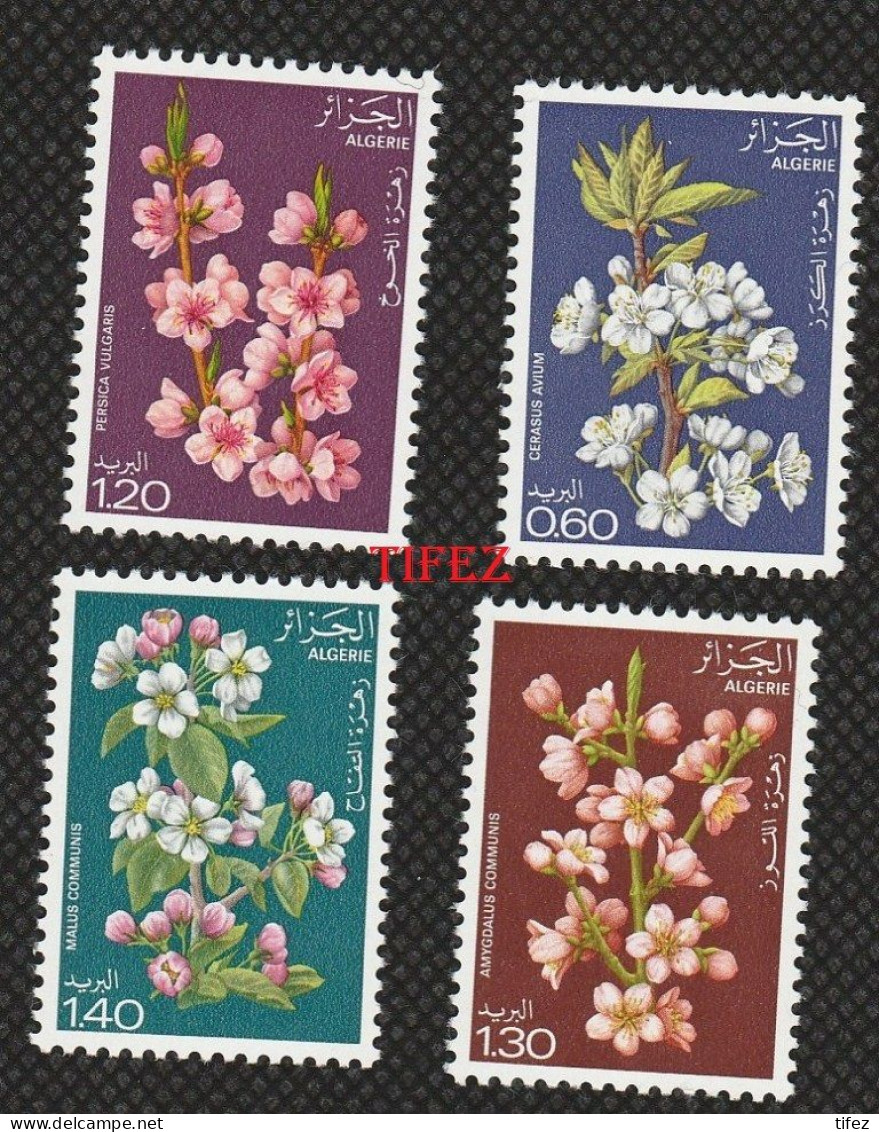 Année 1977-N°679/682 Neufs**MNH  : Fleurs D'arbres - Algerien (1962-...)
