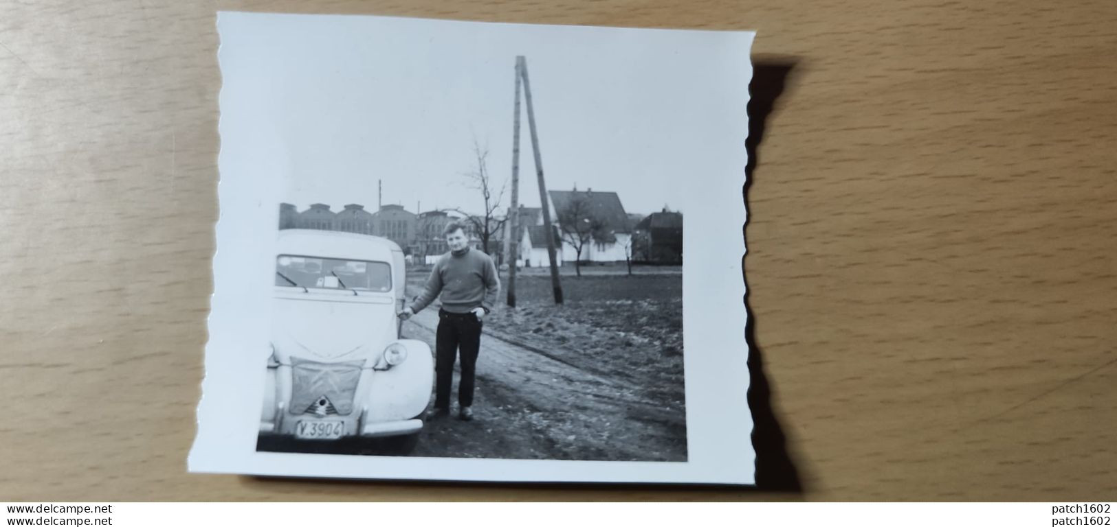 VOITURE CITROEN 2 CV Et Propriétaire 7,5/7,5 Cm - Turismo