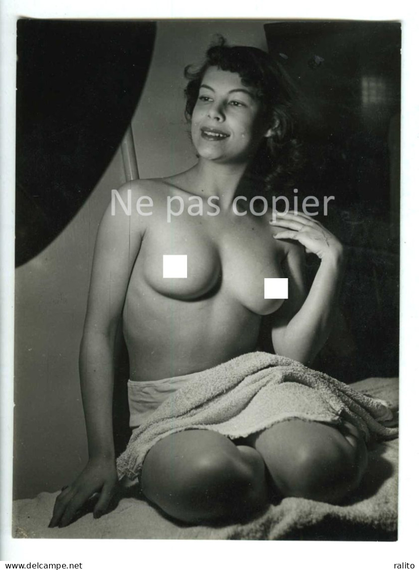 FEMME DENUDEE Vers 1960 Photo 16 X 11 Cm - Pin-up
