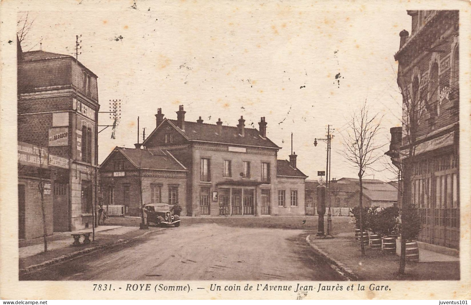 CPA Roye-Un Coin De L'avenue Jean Jaurès Et La Gare-7831-Timbre     L2859 - Roye