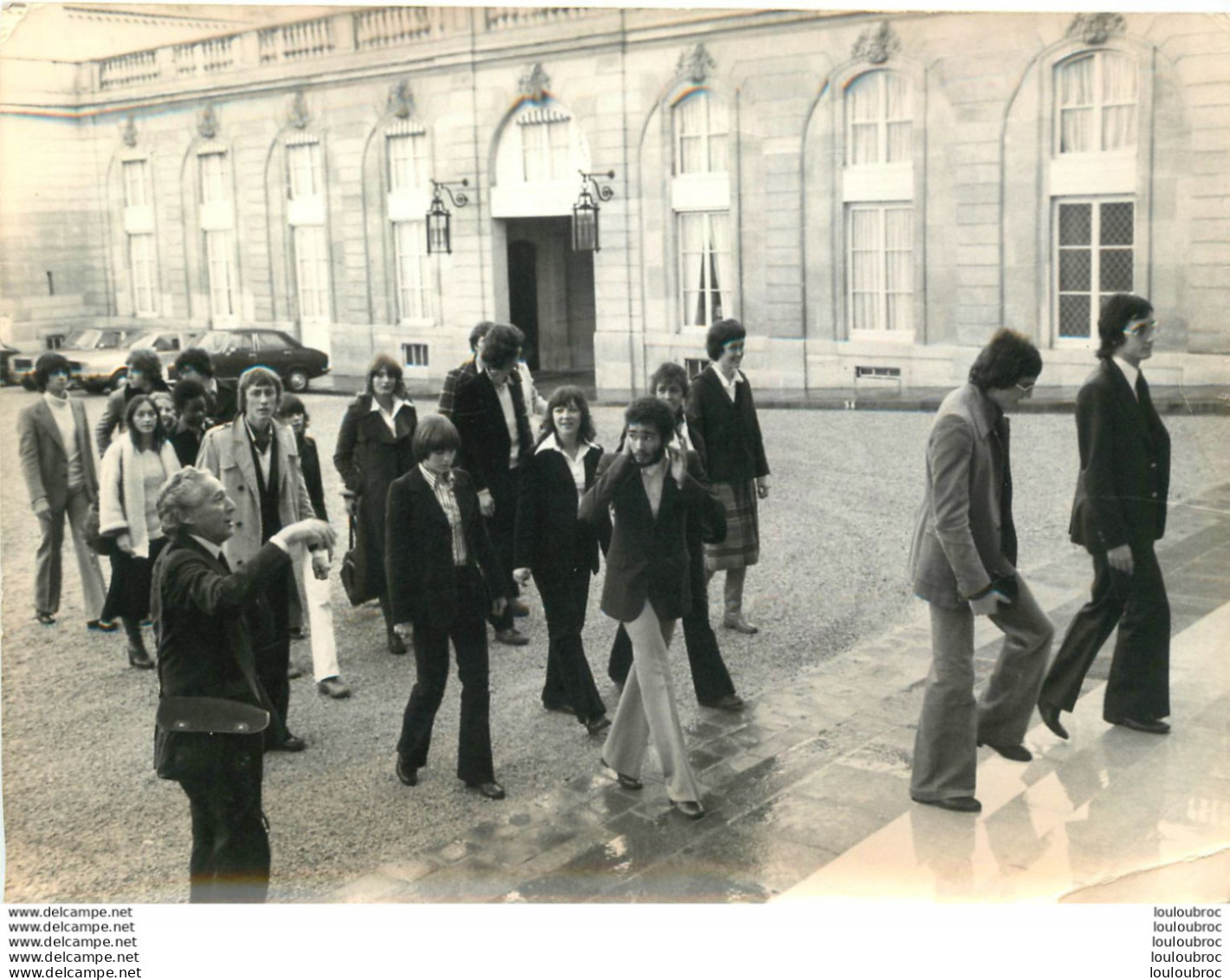 ELEVES DU LYCEE SPORTS ETUDES DE MONTGERON  RECUS PAR GISCARD D'ESTAING A L'ELYSEE 11/1977  PHOTO 18x13cm - Famous People