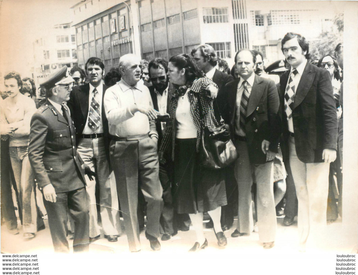 ATHENES LIEU DE L'ACCIDENT D'ALEXANDRE PANAGOULIS 05/1976  ICI LE PREMIER MINISTRE  PHOTO ORIGINALE 18 X 13 CM - Célébrités