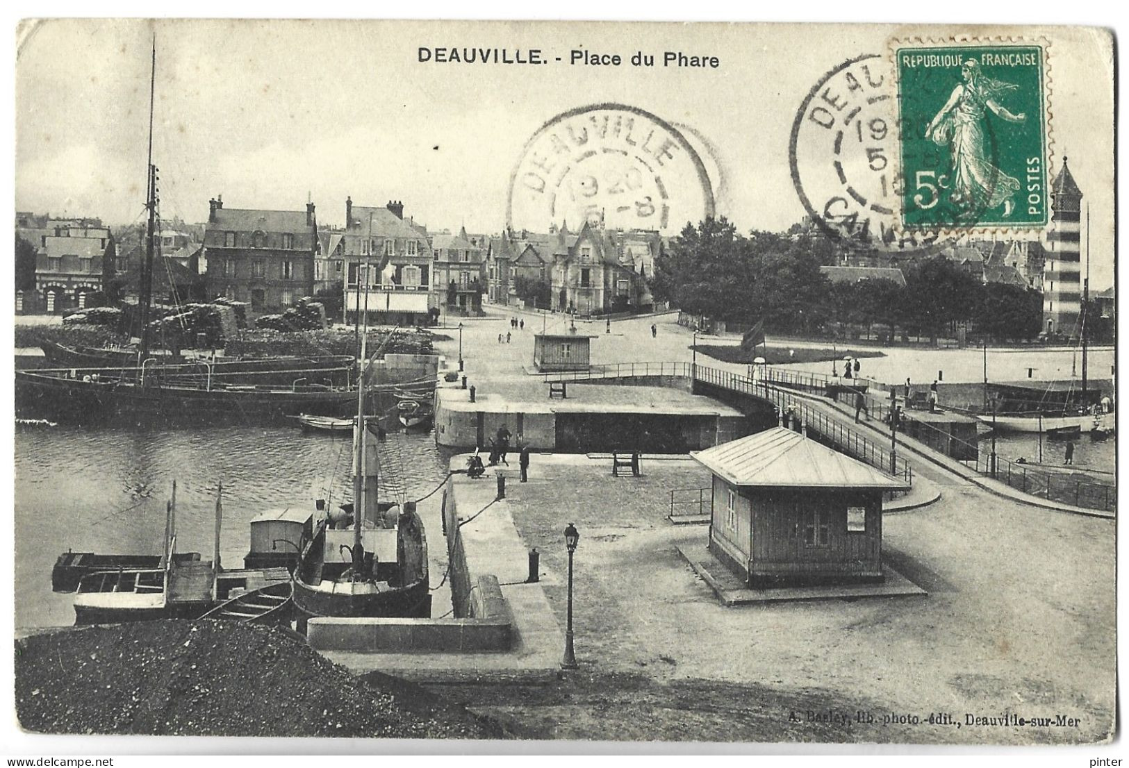 DEAUVILLE - Place Du Phare - Deauville