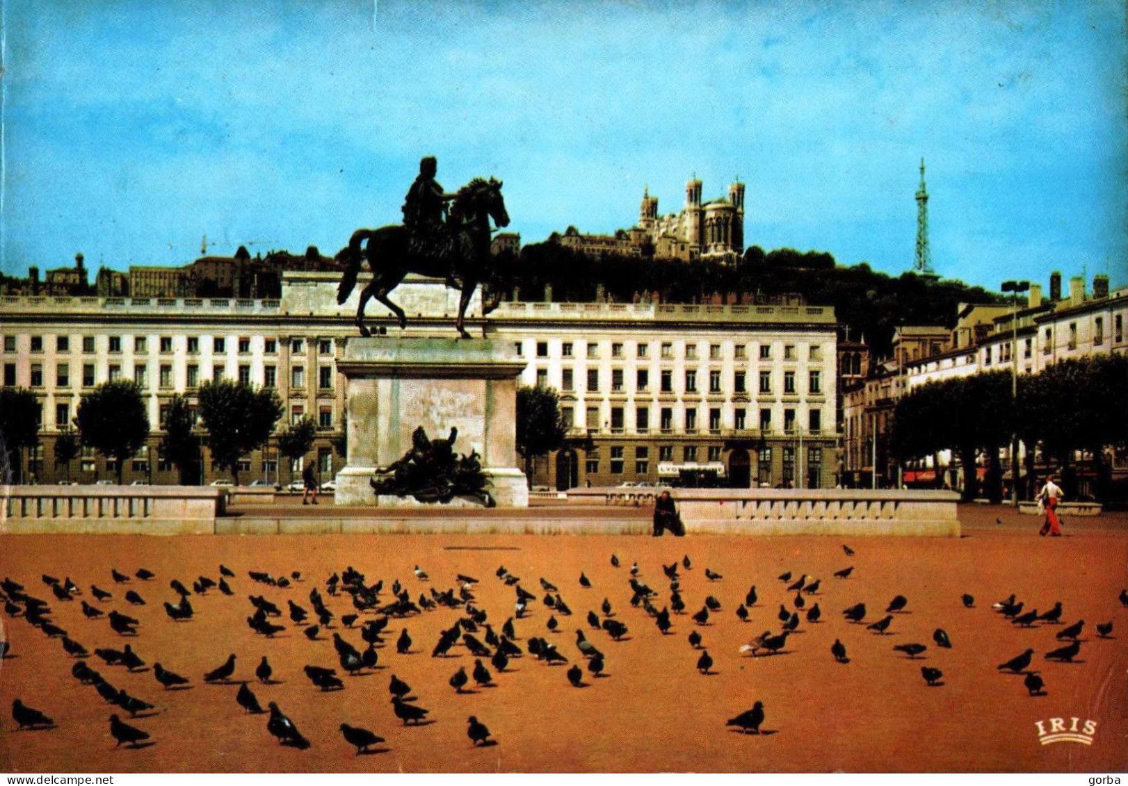 *CPM  - 69 - LYON - Place Bellecour Et Statue De Louis XIV - Lyon 2