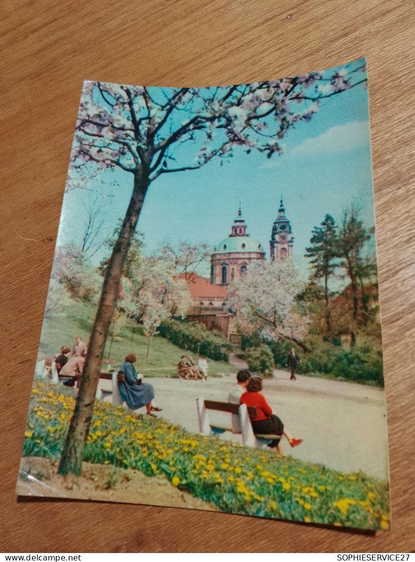 558 //  PRAHA / VUE DU JARDIN SEMINARSKA SUR L'EGLISE ST NICOLAS - Tchéquie