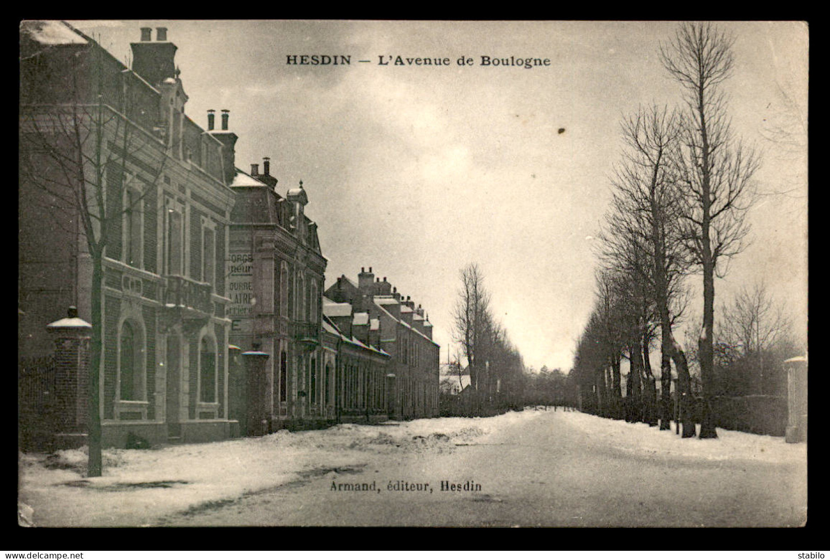 62 - HESDIN - L'AVENUE DE BOULOGNE SOUS LA NEIGE - Hesdin