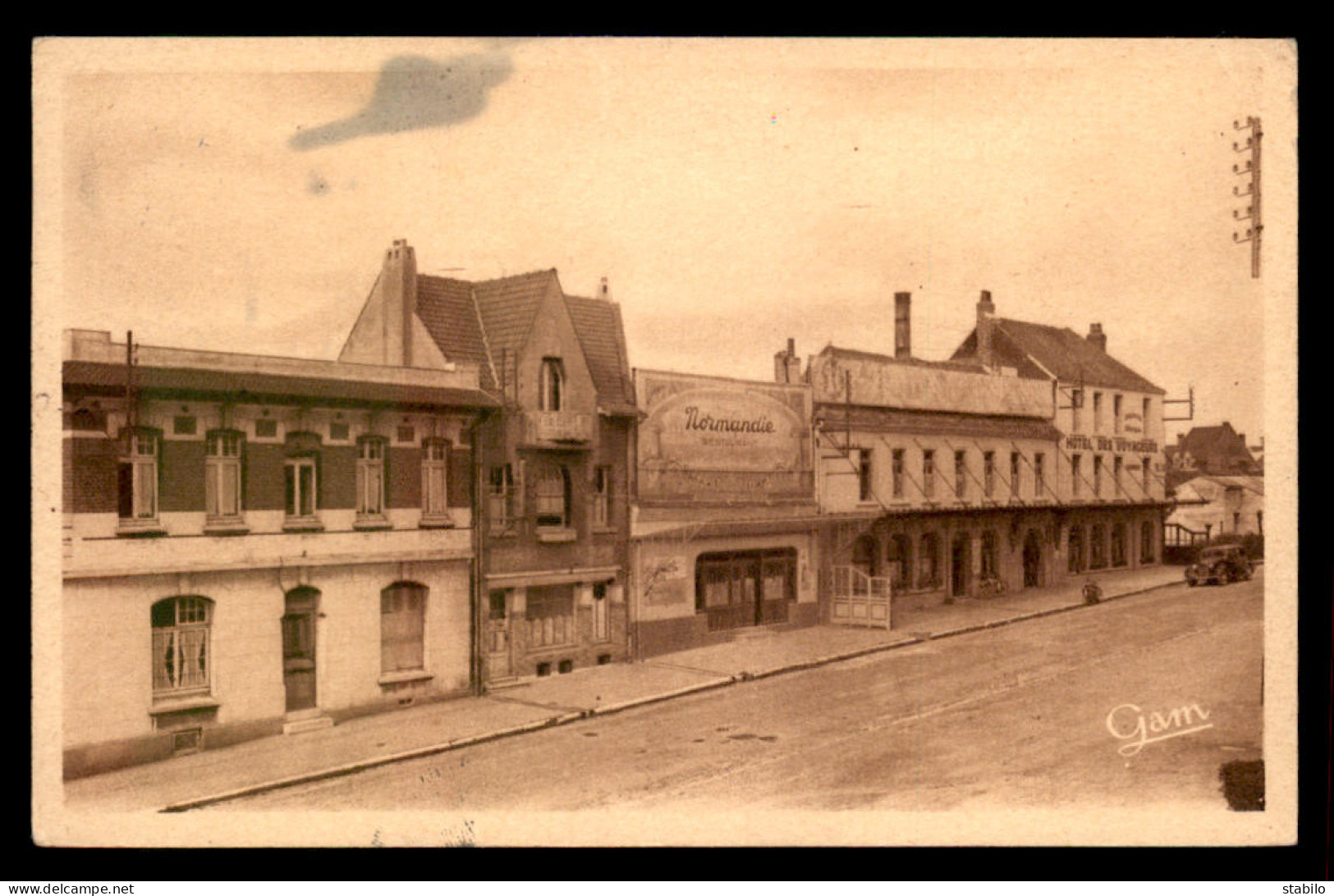 62 - ETAPLES-SUR-MER - PLACE DE LA GARE - HOTEL DES VOYAGEURS - RESTAURANT NORMANDIE - Etaples