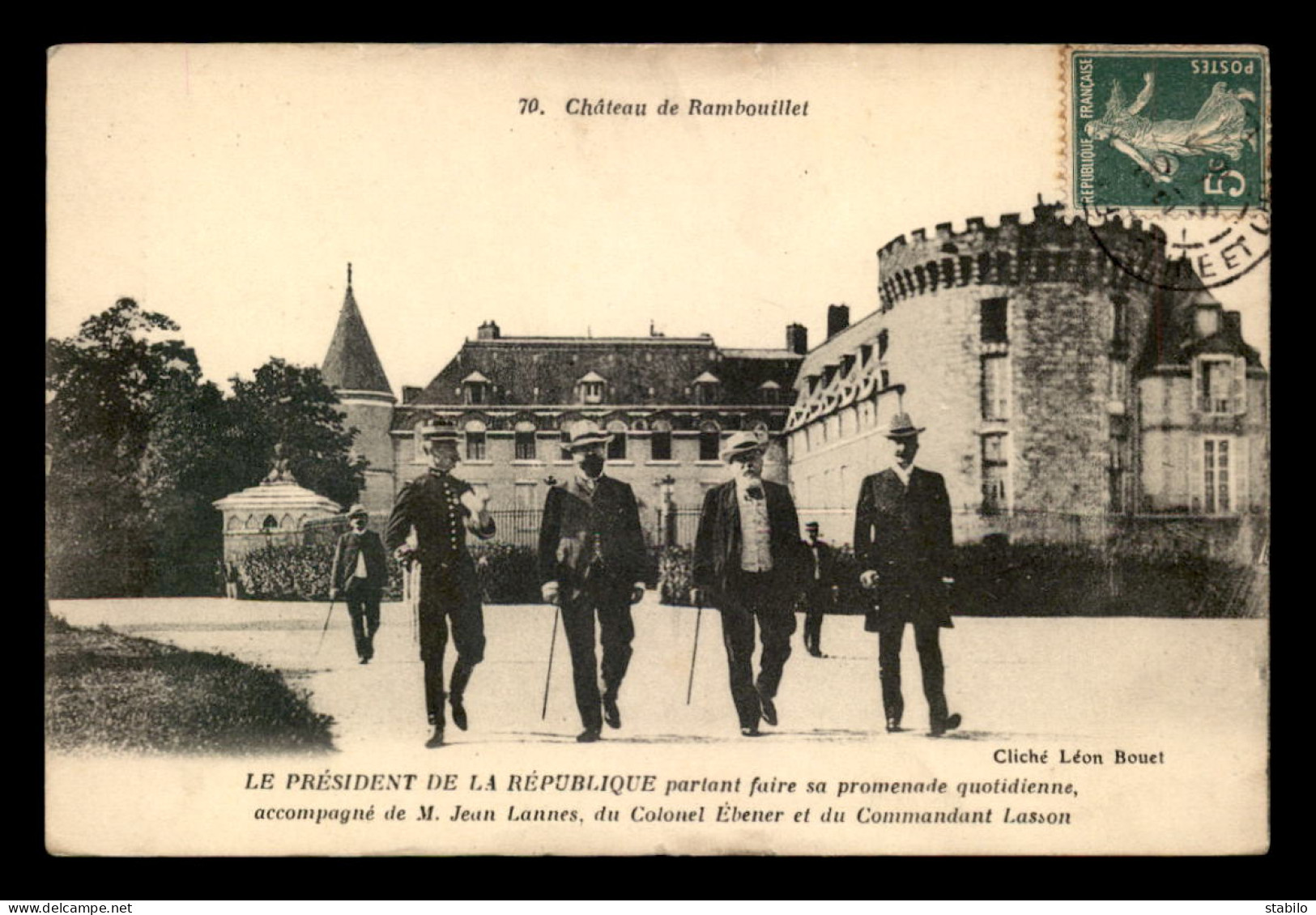 78 - RAMBOUILLET - LE PRESIDENT EN PROMENADE AU CHATEAU AVEC J. LANNES, LE COLONEL EBENER ET LE CDT LASSON - Rambouillet (Kasteel)