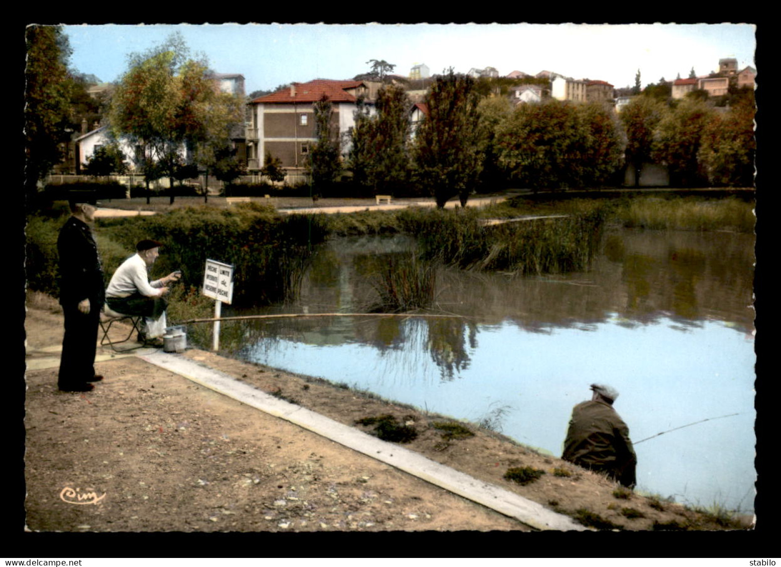 92 - LE PLESSIS-ROBINSON - PECHE A LA LIGNE DANS L'ETANG COLBERT - Le Plessis Robinson