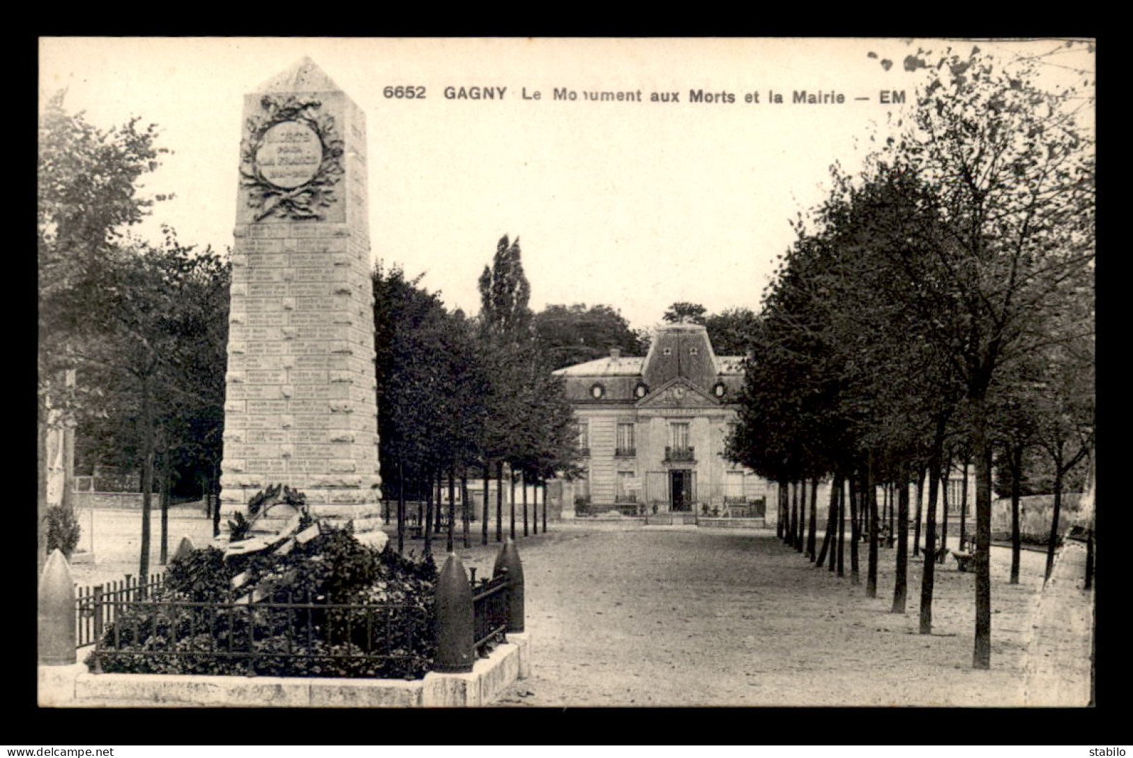 93 - GAGNY - LE MONUMENT AUX MORTS ET LA MAIRIE - Gagny