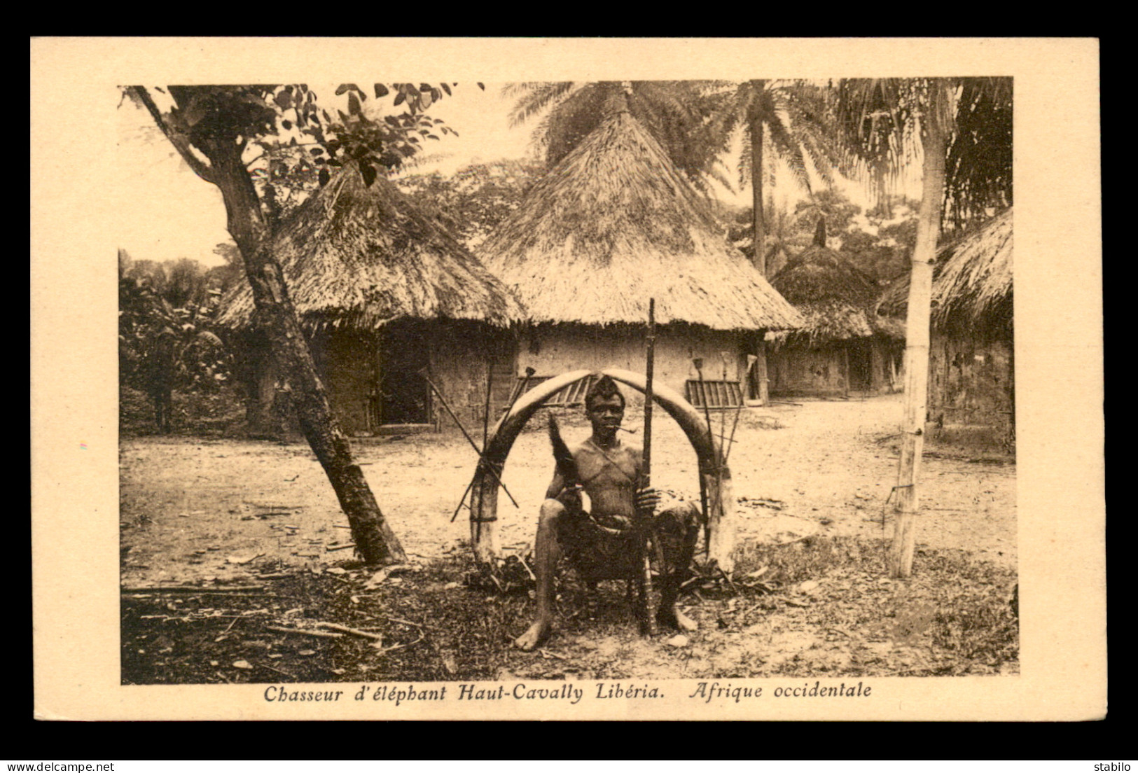 LIBERIA - HAUT-CAVALLY - CHASSEUR D'ELEPHANT - DEFENSE - IVOIRE - Liberia