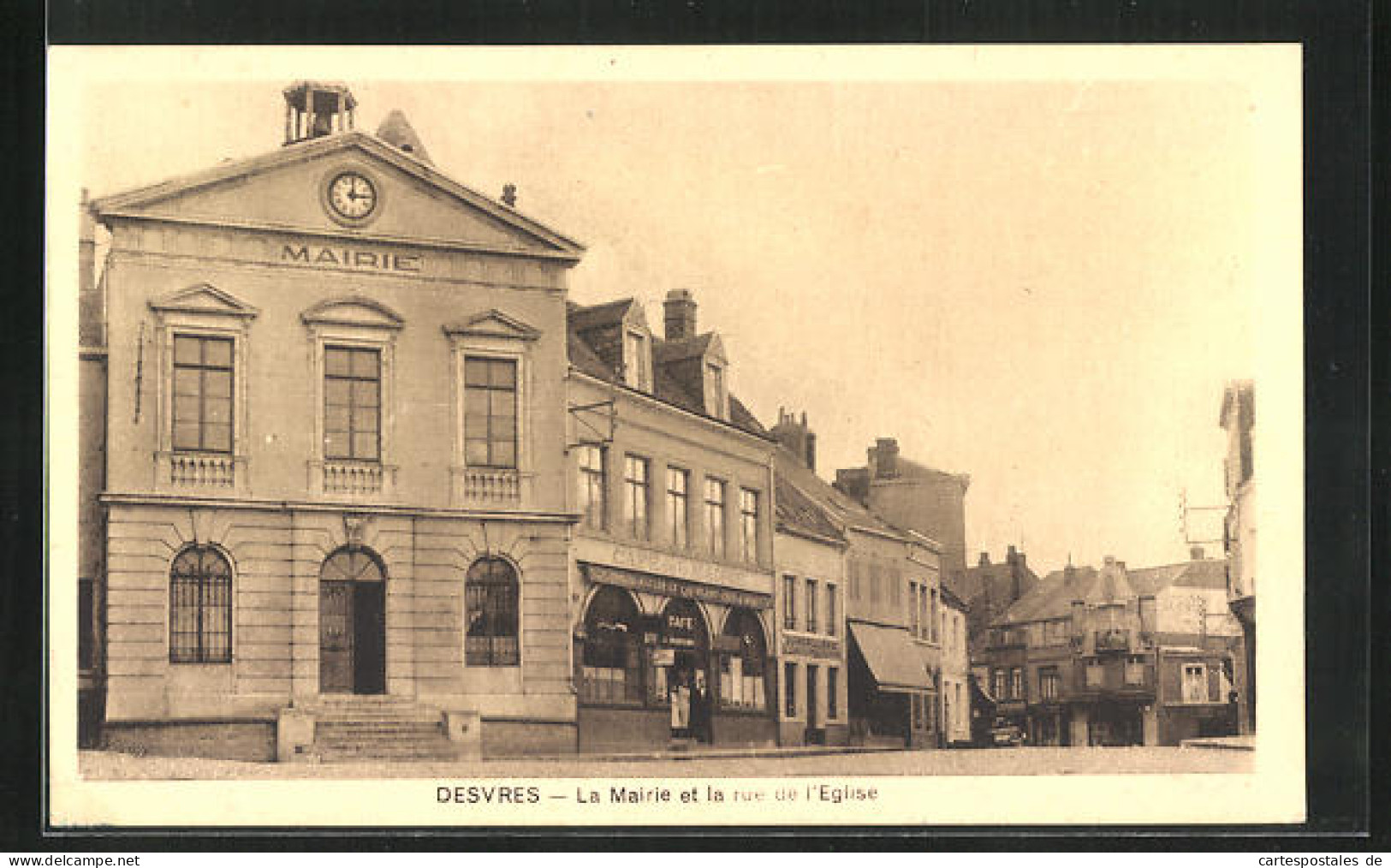 CPA Desvres, La Mairie Et La Rue De L`Eglise  - Desvres