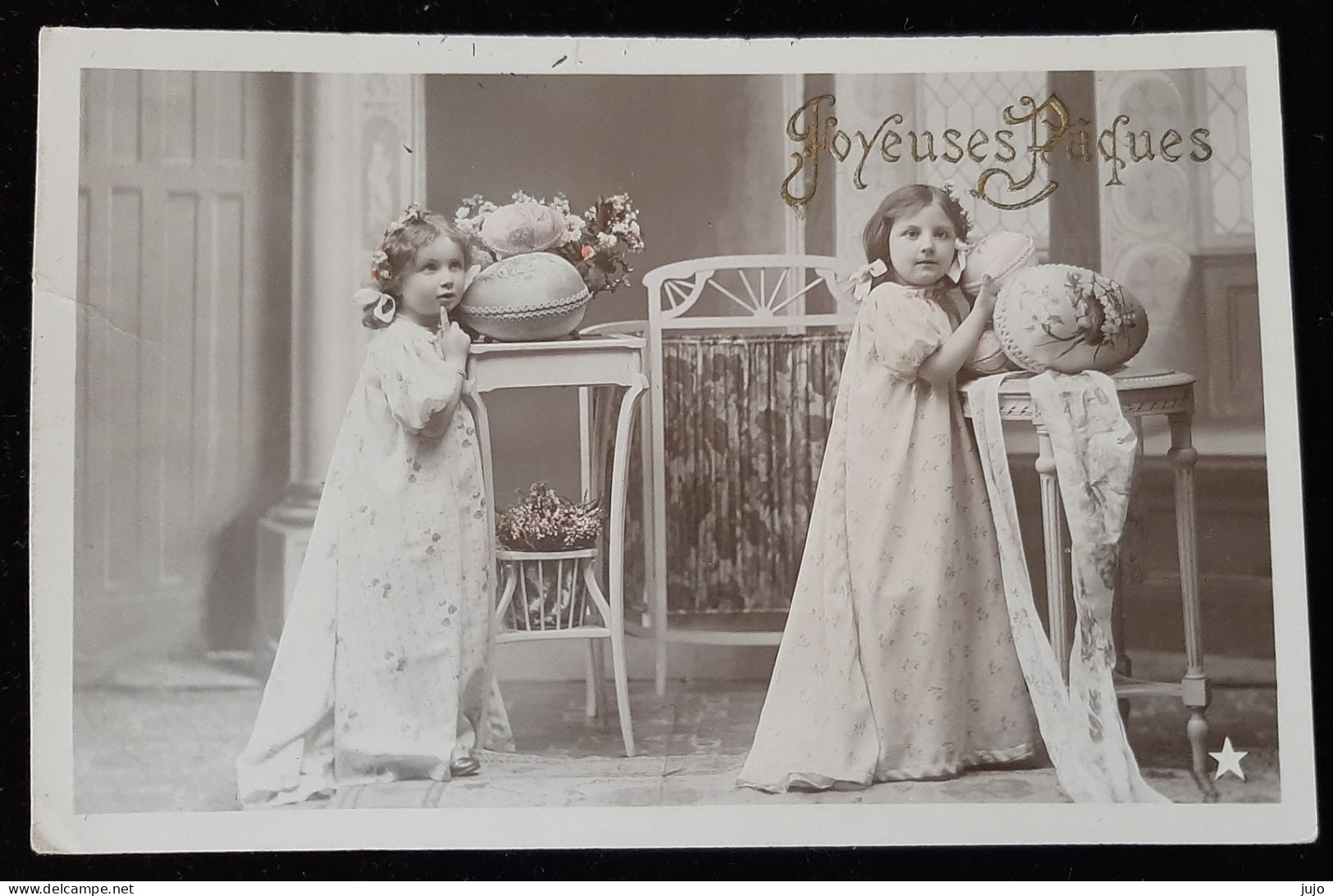 Joyeuses Paques - Deux  Fillettes  En Chemise De Nuit  ( Fillette Doigt Sur La Bouche) Gros Oeufs Decorés - Coll. ETOILE - Easter