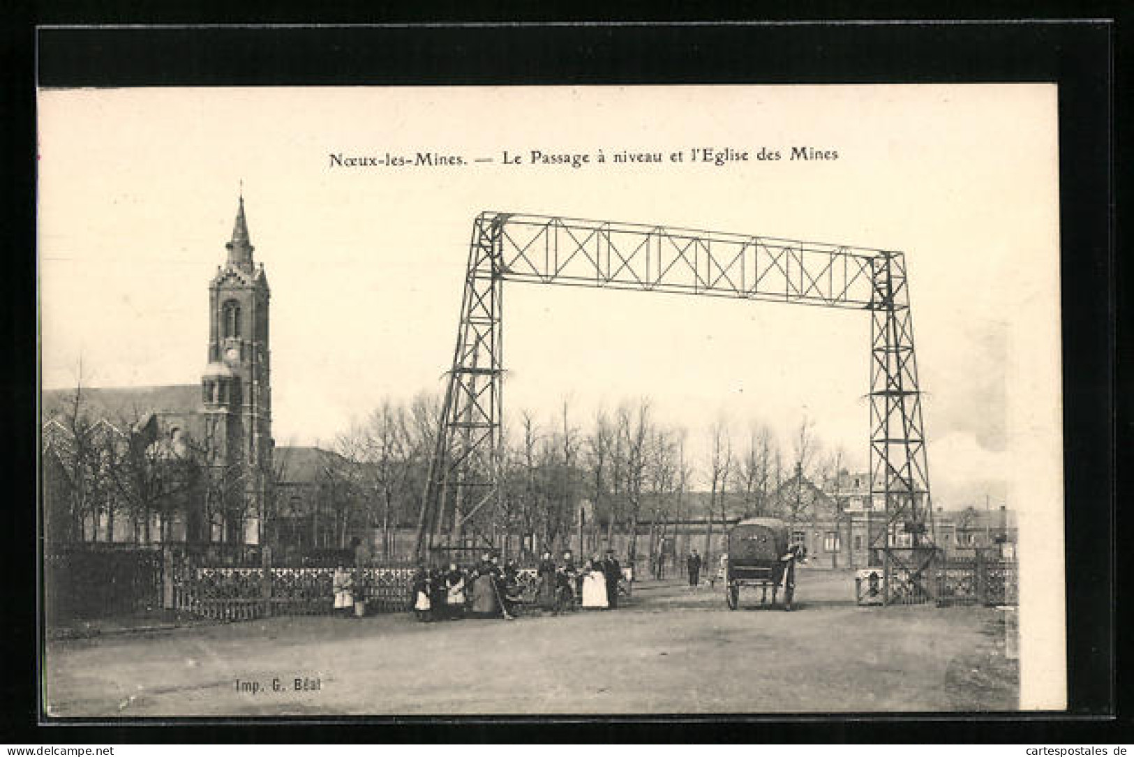 CPA Noeux-Les-Mines, Le Passage à Niveau Et L`Eglise Des Mines  - Noeux Les Mines