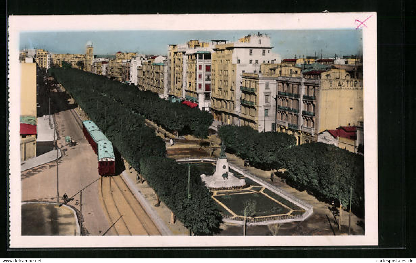 AK Tunis, Perspective Sur L`aenue Jules-Ferry, Strassenbahn Unterwegs  - Strassenbahnen