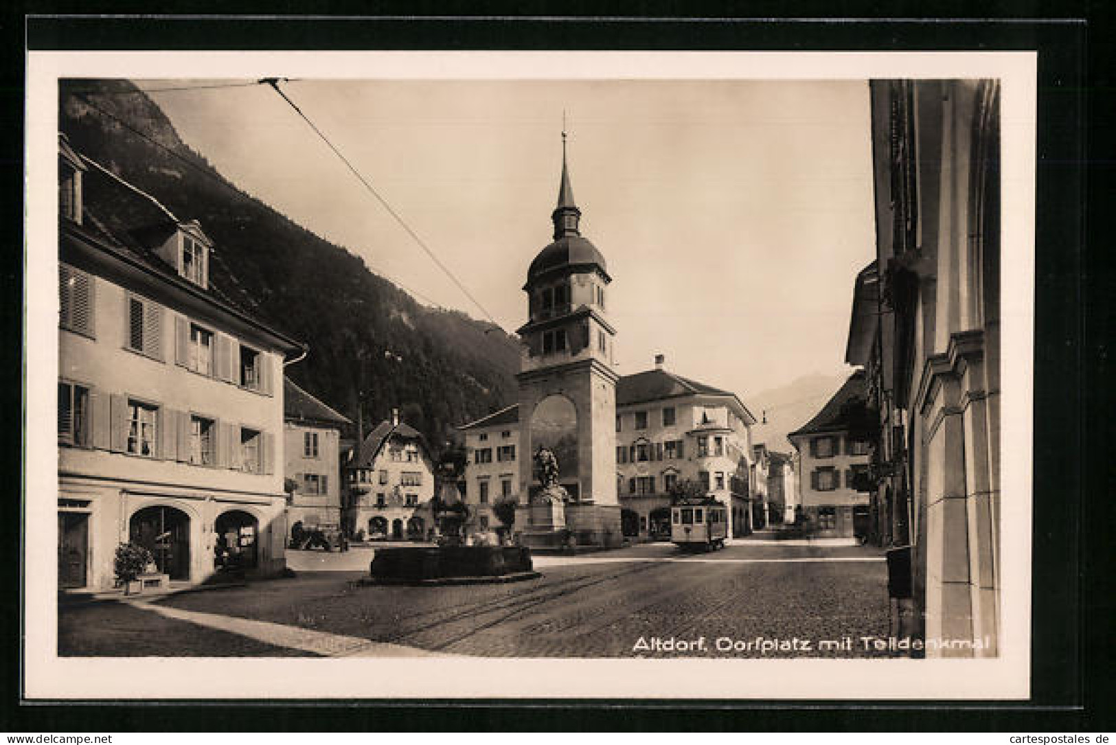 AK Altdorf, Dorfplatz Mit Dem Telldenkmal, Strassenbahn Unterwegs  - Strassenbahnen