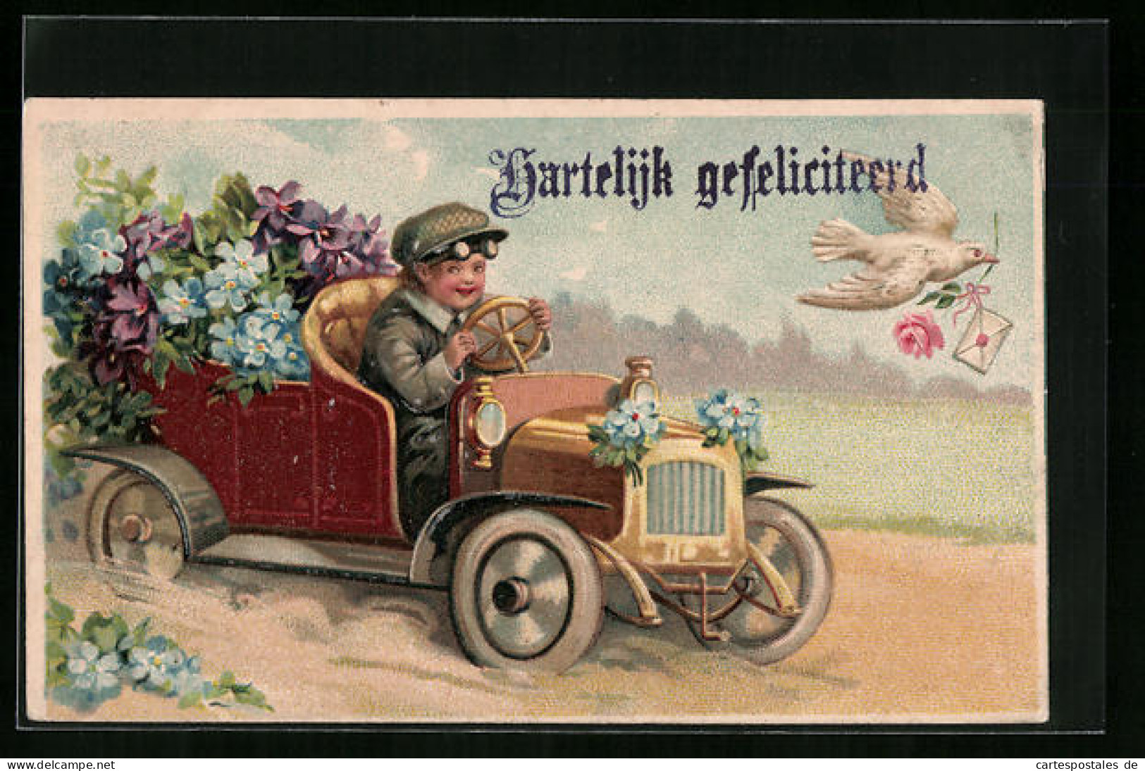 Präge-AK Junger Mann Im Auto Mit Blumen Hinter Brieftaube, Glückwunsch  - Passenger Cars