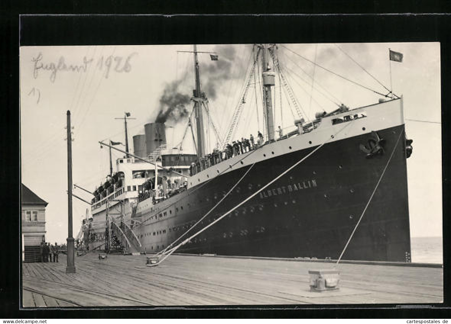 AK Passagierschiff Albert Ballin Im Hafen Ankernd  - Dampfer