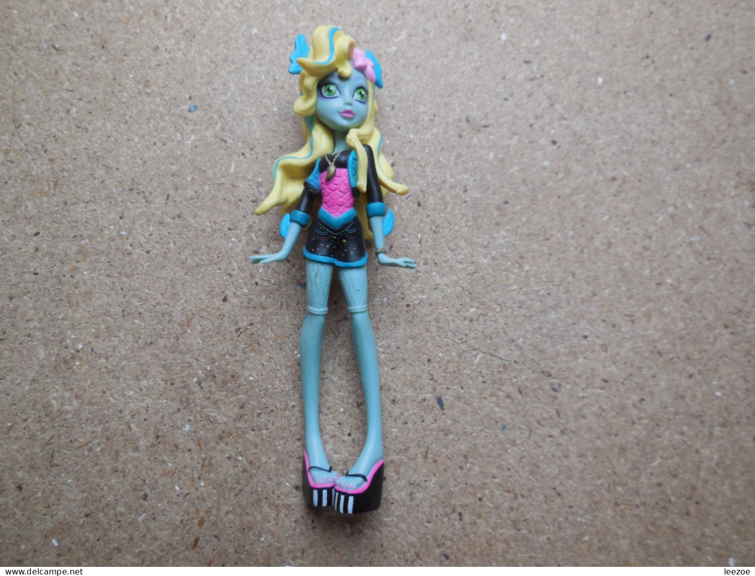 MONSTER HIGH, beau lot de figurines Monster High, voir toutes les photos................ref N30/P.A