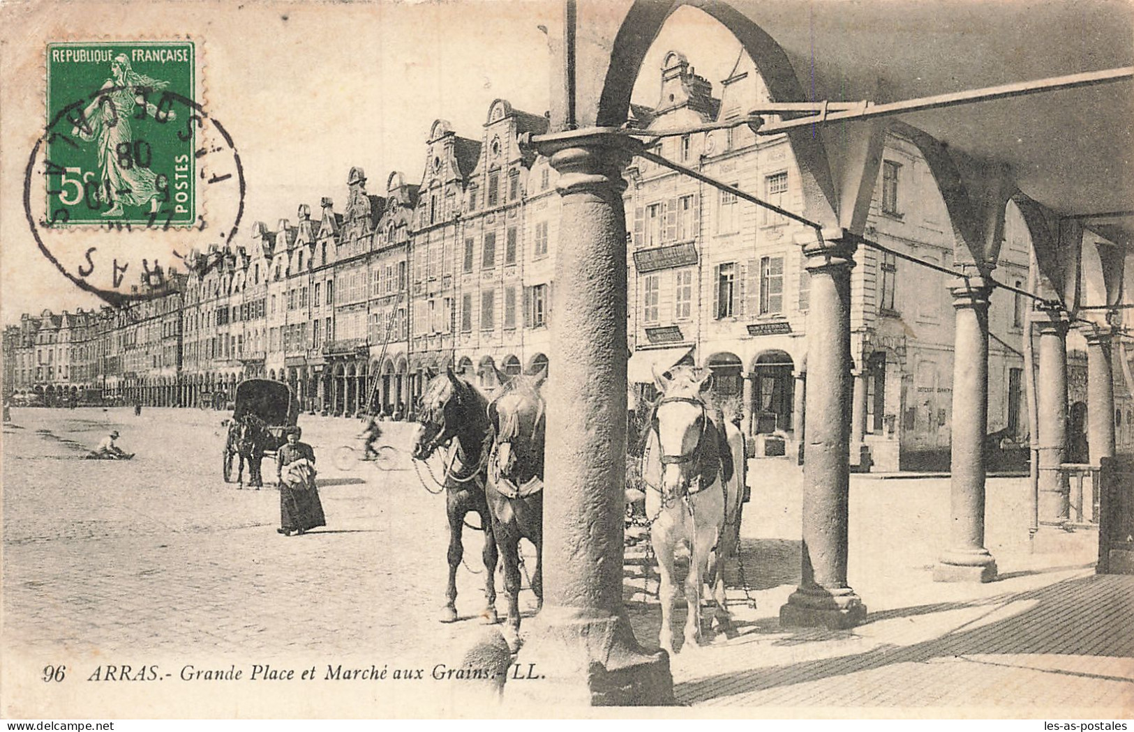 62 ARRAS GRANDE PLACE - Arras