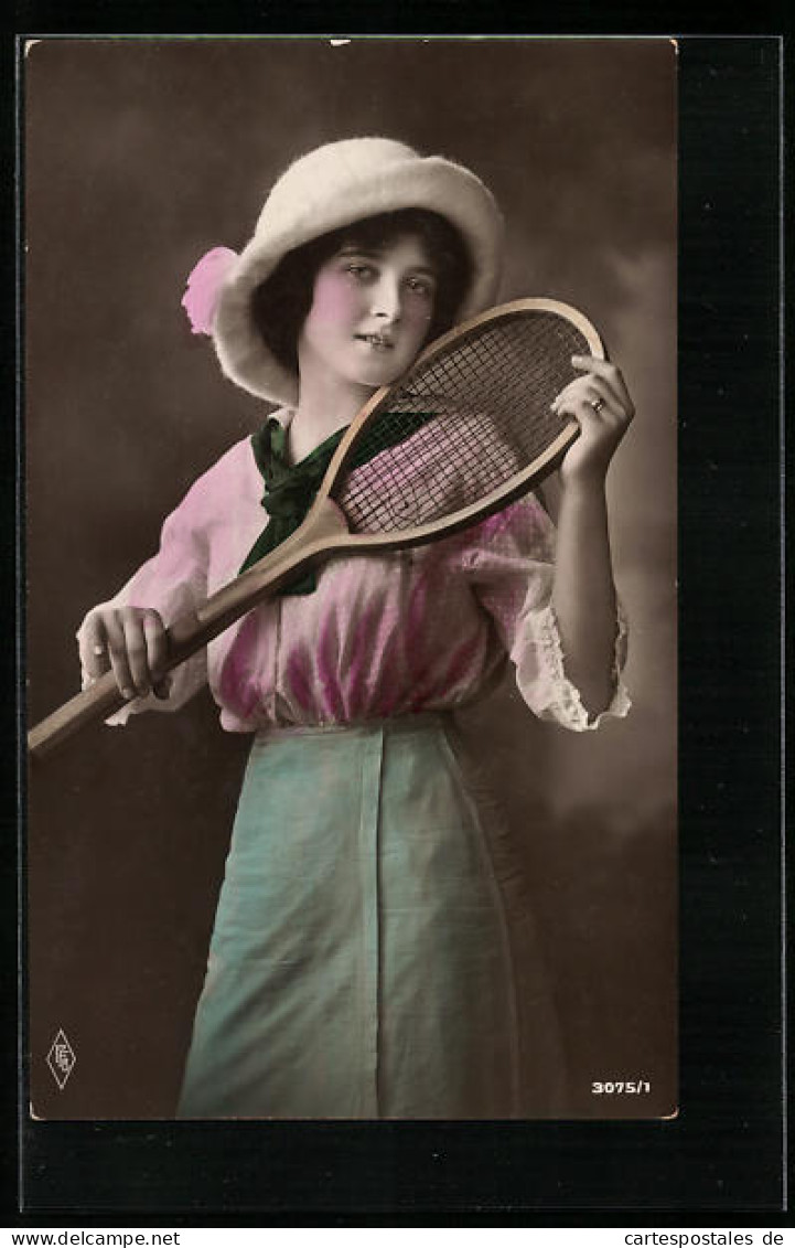 AK Junge Dame Mit Tennisschläger  - Tenis