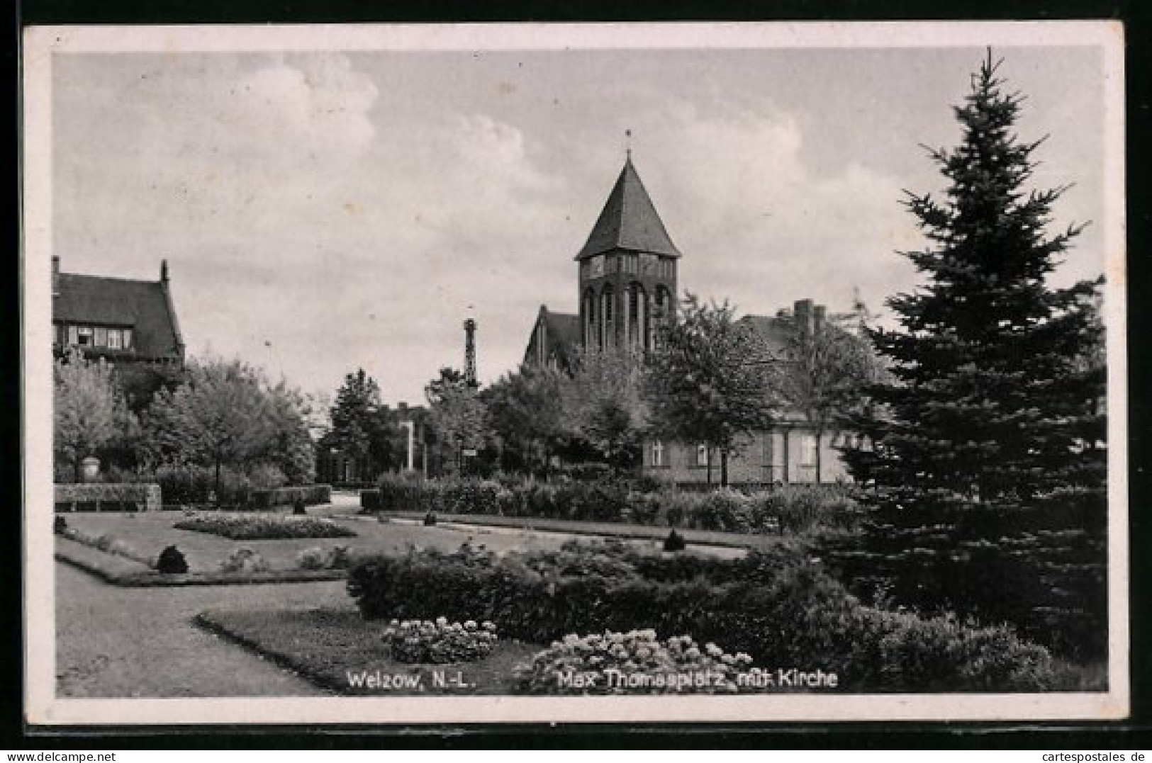 AK Welzow, Max Thomasplatz Mit Kirche  - Welzow