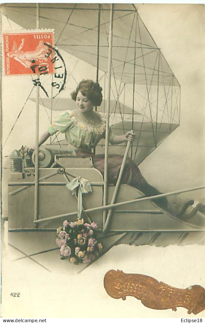 Surrealisme - Femme Dans Un Avion - Dirigeable        Q 2539 - Femmes