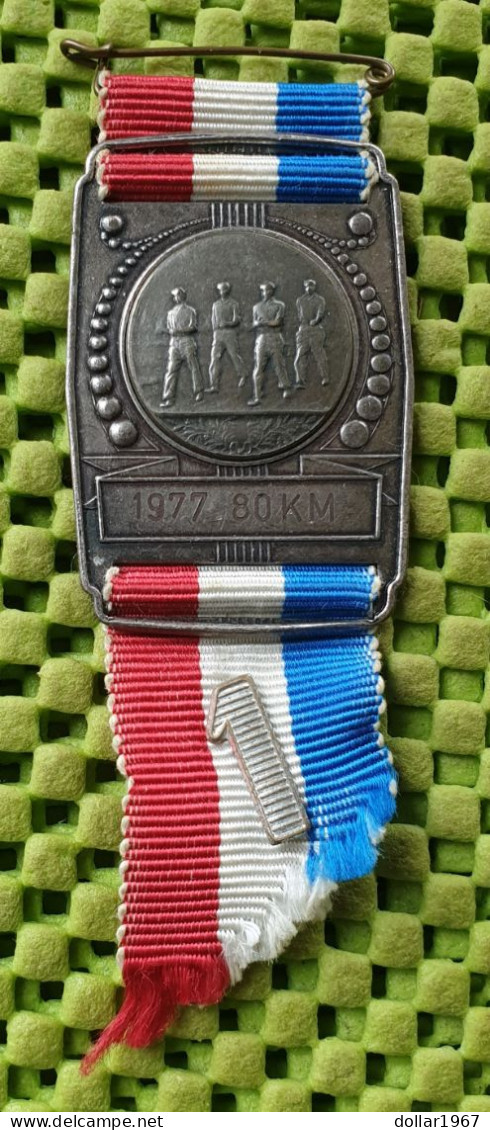 Medaile  :  .1977 - 80 Km Lopen -  Original Foto  !!  Medallion  Dutch - Andere & Zonder Classificatie