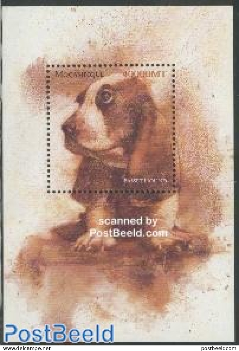 Mozambique 2002 Dogs S/s /Basset Hound, Mint NH, Nature - Dogs - Mosambik