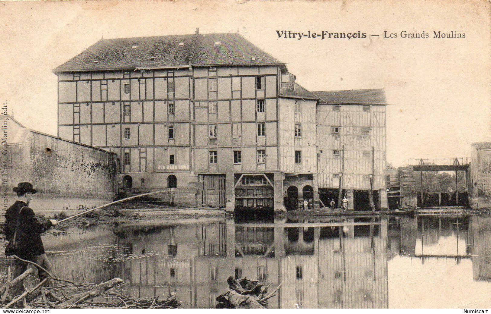 Vitry-le-François Animée Les Grands Moulins Pêcheur à La Ligne - Vitry-le-François