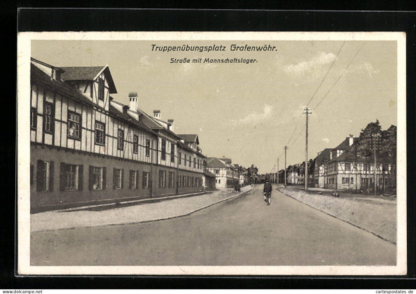 AK Grafenwöhr, Truppenübungsplatz, Strasse Mit Mannschaftslager  - Grafenwöhr