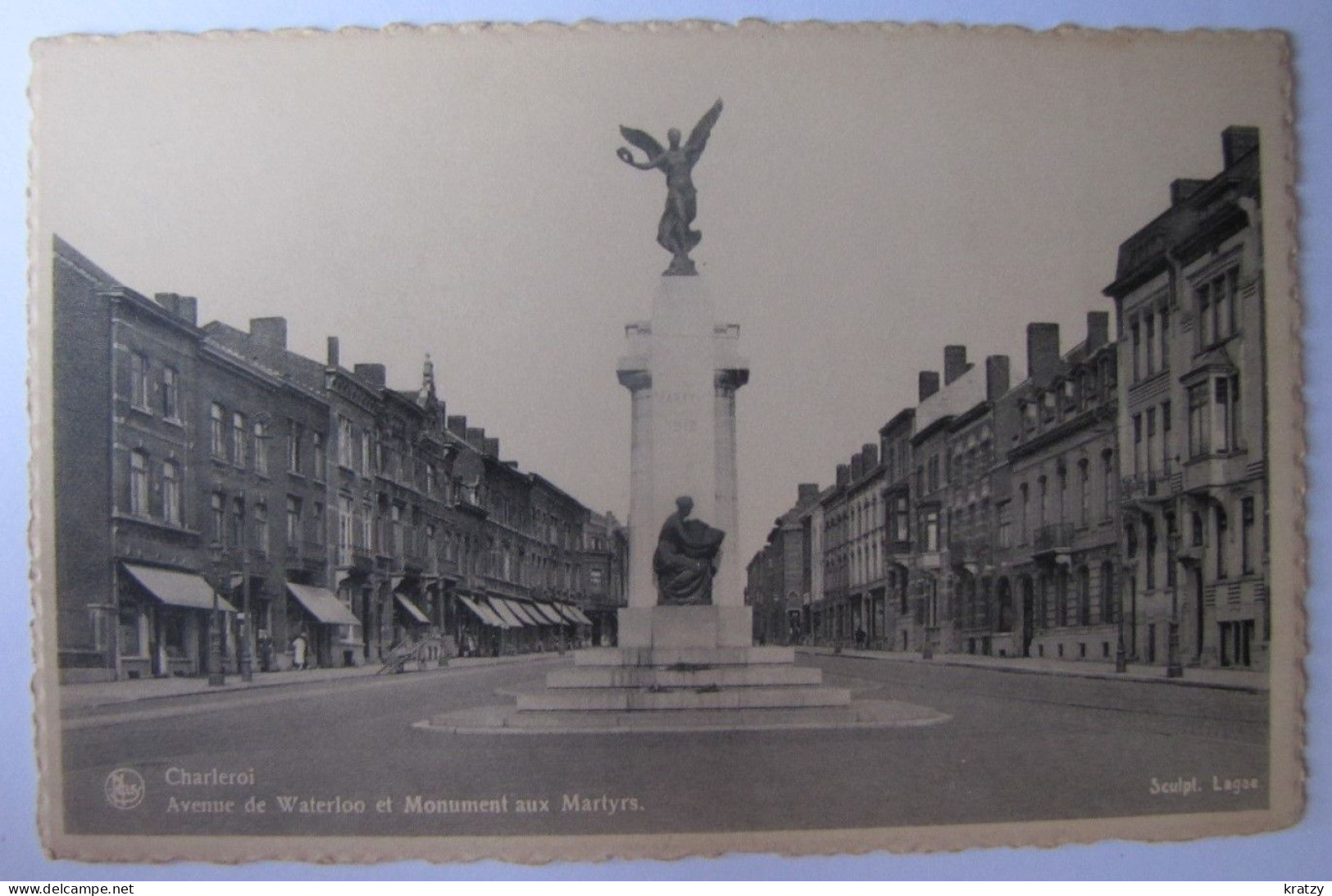 BELGIQUE - HAINAUT - CHARLEROI - Avenue De Waterloo Et Monument Aux Martyrs - Charleroi
